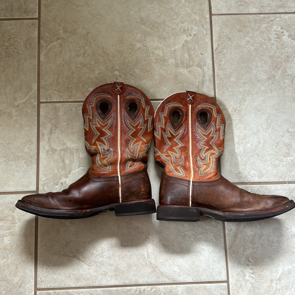 OBRO. Nice!! Twisted X 8.5D western boots. Soles in great shape!!